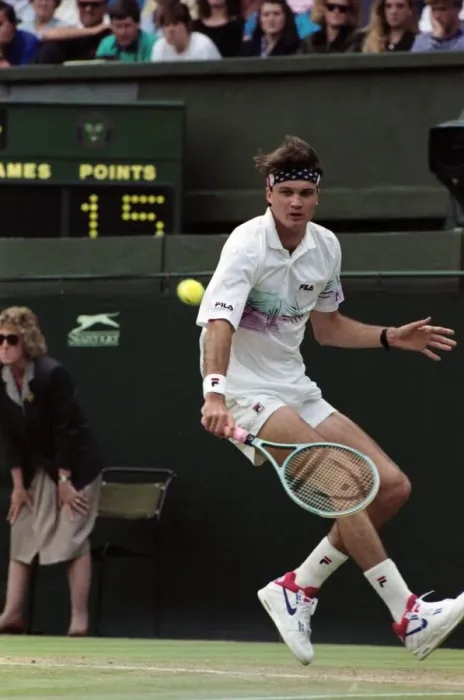Framed Print : All England Lawn Tennis Championships at Wimbledon. Mens Singles Third Round match