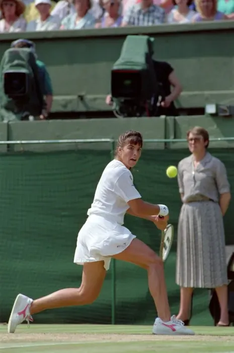 Framed Print : All England Lawn Tennis Championships at Wimbledon. Ladies Singles Semi Final match Framed Print : All England Lawn Tennis Championships at Wimbledon. Ladies Singles Semi Final match