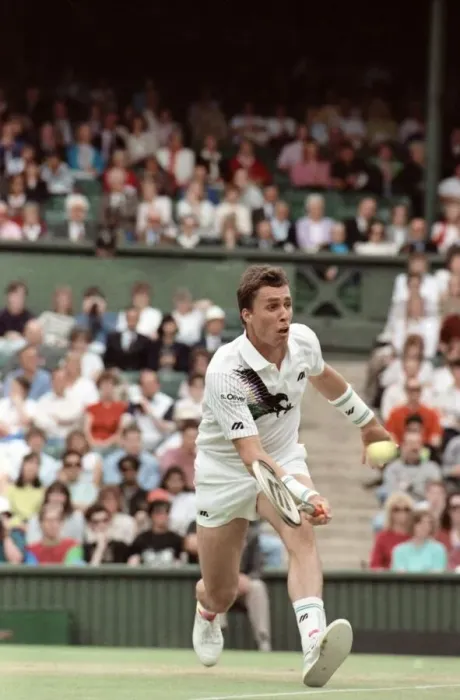 Framed Print : All England Lawn Tennis Championships at Wimbledon. Mens Singles Third Round match