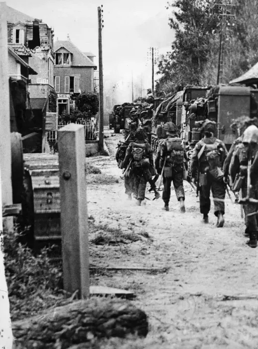 Framed Print : Allied troops proceed inland into Northern France on the mission to liberate France Framed Print : Allied troops proceed inland into Northern France on the mission to liberate France