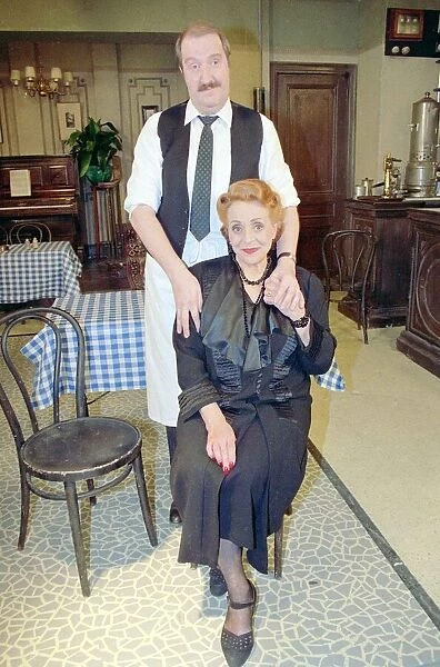 Allo Allo Rene and Madame Edith Artois ( Gorden Kaye and Carmen Silvera