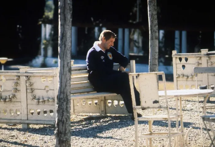 Framed Print : Ally MacLeod Manager of Scotland, pictured sitting on a park bench in Argentina