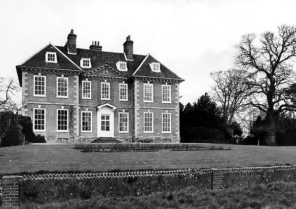 Alveston House in Alveston village near Stratford. It was sold in 1810 for iAY£39