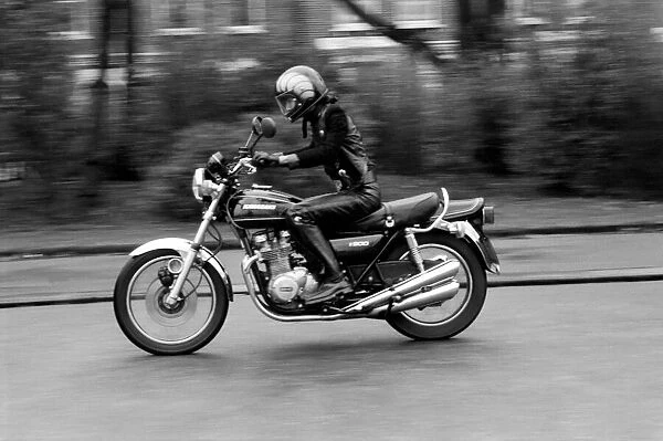 Alvin Stardust on a motorbike. January 1976 75-00022A-019