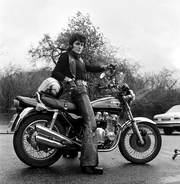 Alvin Stardust on a motorbike. January 1976 75-00022A-002