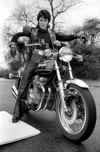 Alvin Stardust on a motorbike. January 1976 75-00022A-010