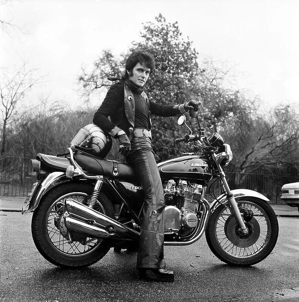Alvin Stardust on a motorbike. January 1976 75-00022A-001