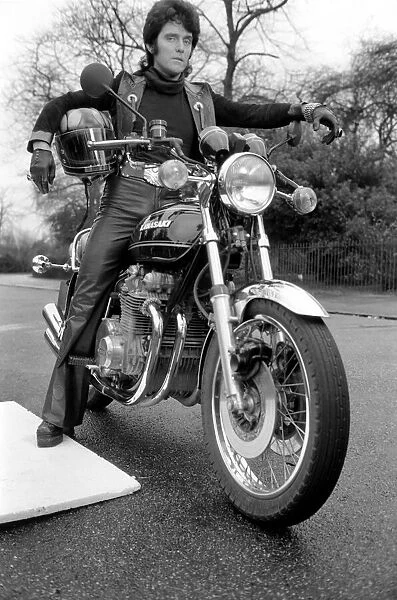Alvin Stardust on a motorbike. January 1976 75-00022A-009