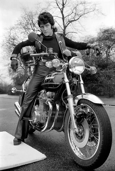 Alvin Stardust on a motorbike. January 1976 75-00022A-008