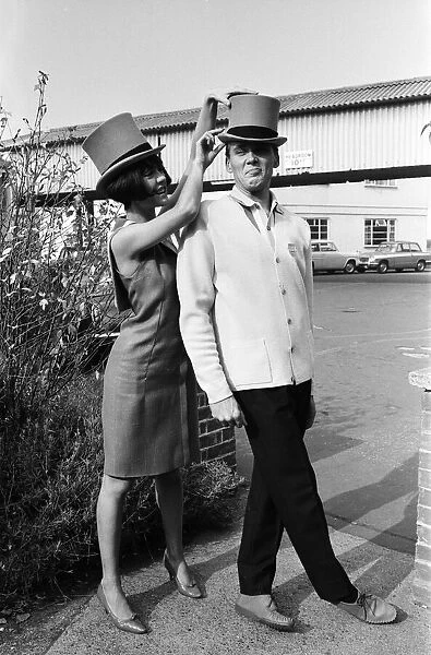 Amanda Barrie and Billy Fury on the set of 'I ve Gotta Horse'