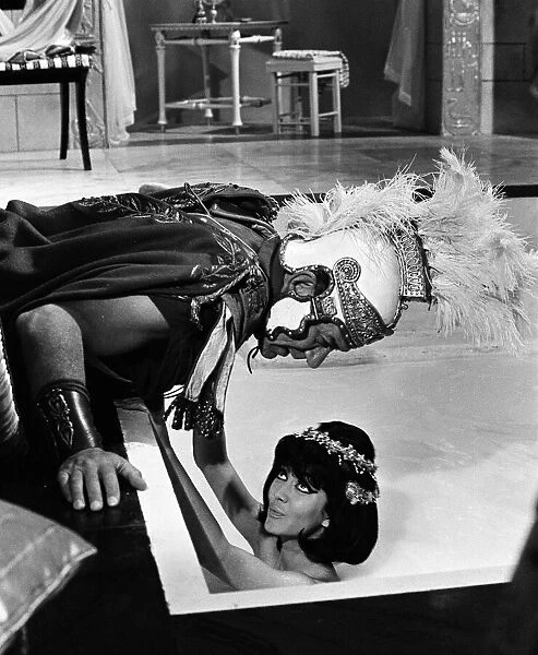 Amanda Barrie and Sid James on the set of 'Carry on Cleo'at Pinewood Studios