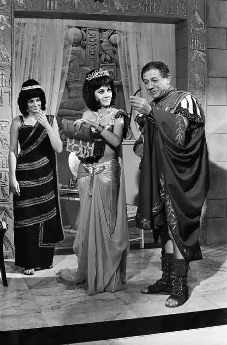Framed Print : Amanda Barrie and Sid James on the set of Carry on Cleo'at Pinewood Studios Framed Print : Amanda Barrie and Sid James on the set of Carry on Cleo'at Pinewood Studios