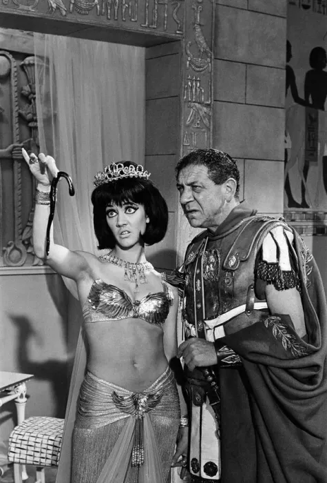 Framed Print : Amanda Barrie and Sid James on the set of Carry on Cleo'at Pinewood Studios Framed Print : Amanda Barrie and Sid James on the set of Carry on Cleo'at Pinewood Studios