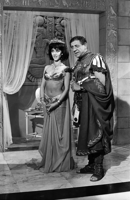Framed Print : Amanda Barrie and Sid James on the set of Carry on Cleo'at Pinewood Studios Framed Print : Amanda Barrie and Sid James on the set of Carry on Cleo'at Pinewood Studios