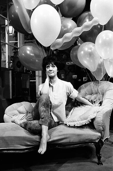 Amanda Barrie stars in the London production of hit broadway comedy '