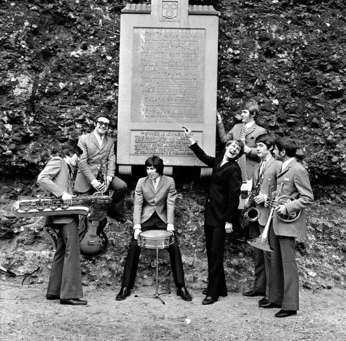 Framed Print : The Amboy Dukes pictured at Reading Abbey Ruins, Berkshire, in 1968 Framed Print : The Amboy Dukes pictured at Reading Abbey Ruins, Berkshire, in 1968