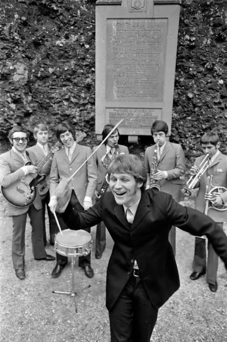 Framed Print : The Amboy Dukes pictured at Reading Abbey Ruins, Berkshire, in 1968 Framed Print : The Amboy Dukes pictured at Reading Abbey Ruins, Berkshire, in 1968