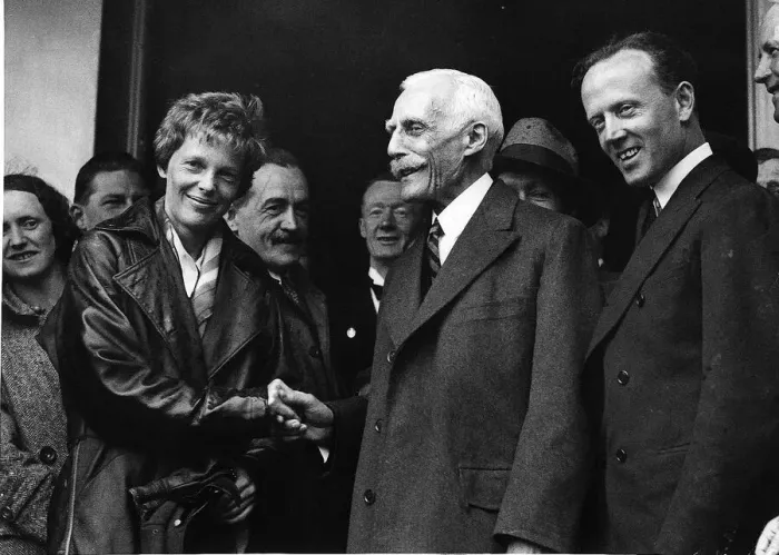Framed Print : Amelia Earhart airwoman shaking hands with the American Ambassador Framed Print : Amelia Earhart airwoman shaking hands with the American Ambassador