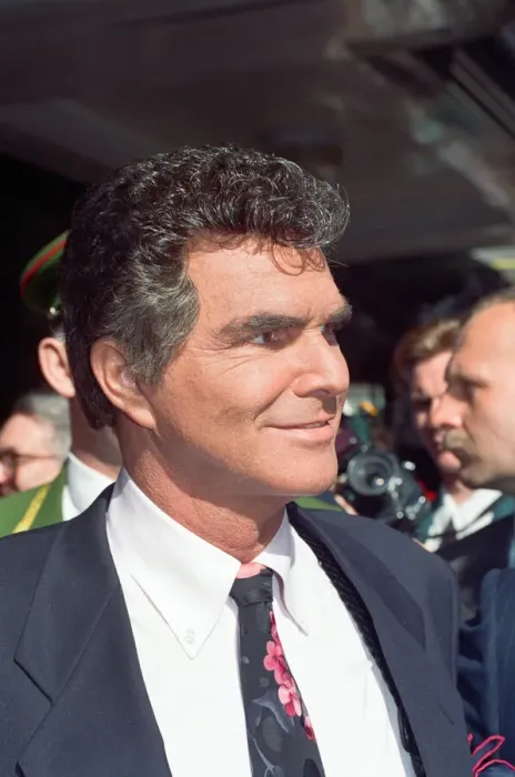 Framed Print : American actor Burt Reynolds opening the Harrods Sale. 7th July 1993 Framed Print : American actor Burt Reynolds opening the Harrods Sale. 7th July 1993