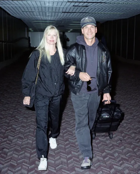 Framed Print : American actor Patrick Swayze with his wife Lisa on arrival at Heathrow Airport