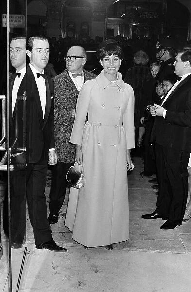 American Actress Mary Tyler Moore at the film Premiere of