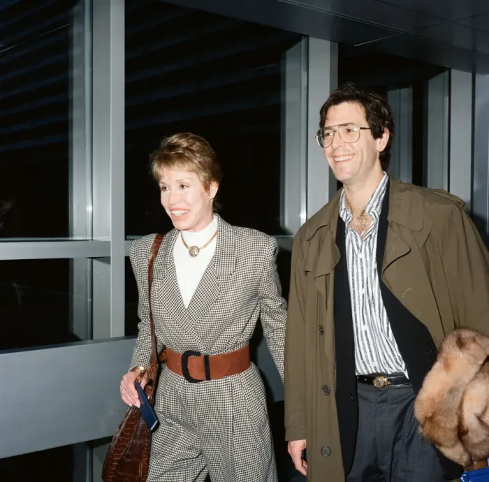 Framed Print : American Actress Mary Tyler Moore at London Airport with her husband Robert Levine