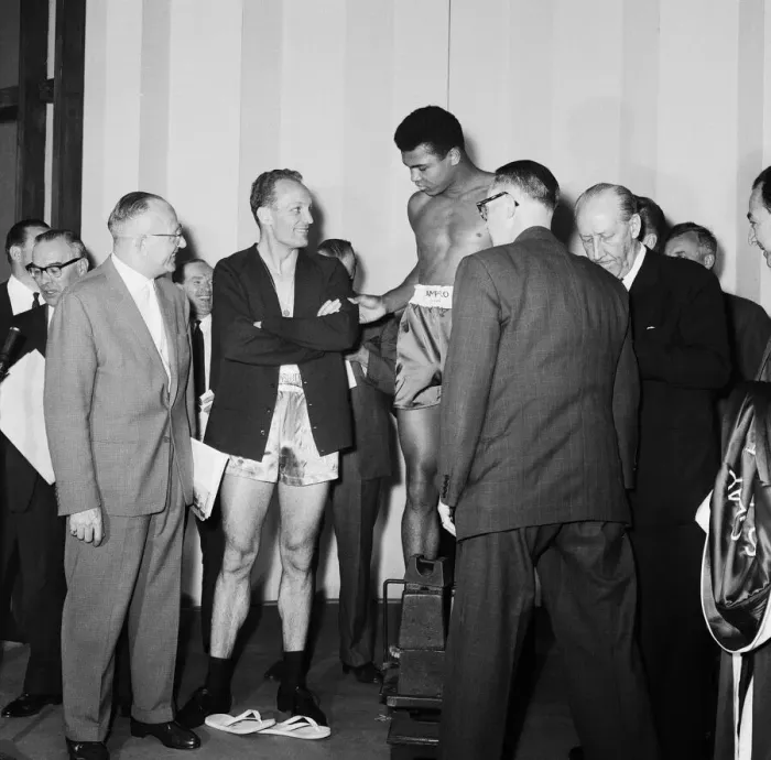 Framed Print : American boxer Cassius Clay Aka (Muhammad Ali) and Britain Framed Print : American boxer Cassius Clay Aka (Muhammad Ali) and Britain