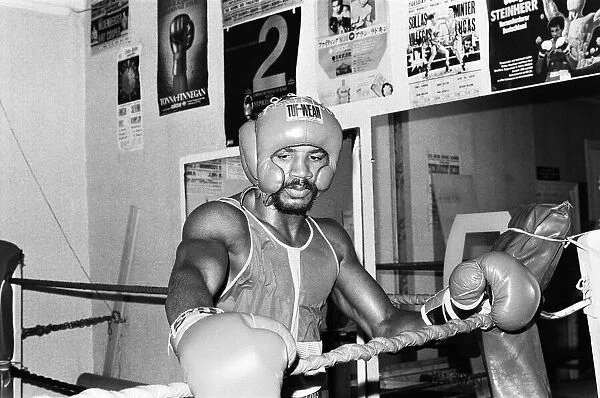American boxer Marvin Hagler in London to challenge WBC