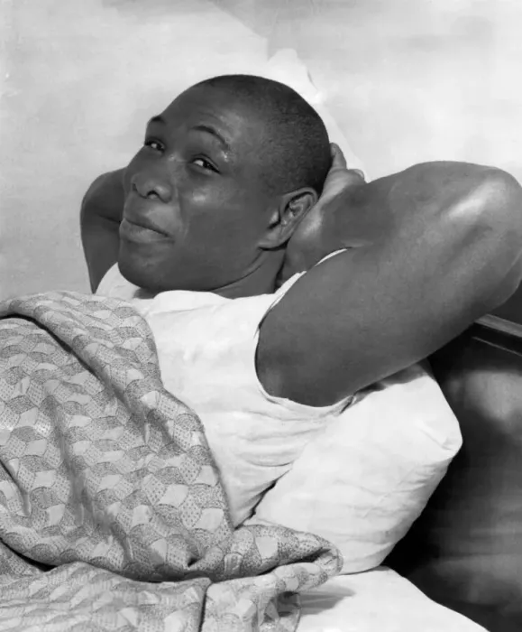 Framed Print : American Boxer Sonny Ray Relaxes in bed at London Cumberland Hotel after his Journey Framed Print : American Boxer Sonny Ray Relaxes in bed at London Cumberland Hotel after his Journey