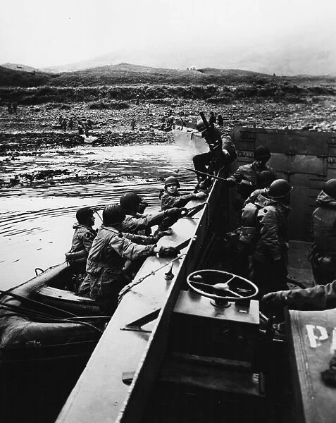 American and Canadian troops land on Kiska during the first day of occupation