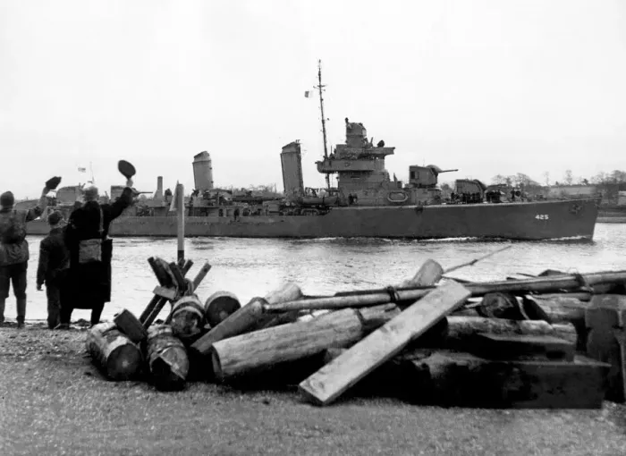 Framed Print : An American destroyer coming to her anchorage in a north of Ireland port during Framed Print : An American destroyer coming to her anchorage in a north of Ireland port during