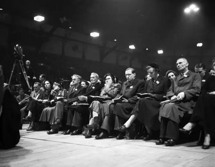 Framed Print : American evangelist Billy Graham speaks to the crowd at the Harringay Arena in North Framed Print : American evangelist Billy Graham speaks to the crowd at the Harringay Arena in North