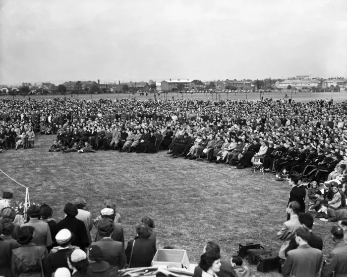 Framed Print : American evangelist Billy Graham visits Dagenham in Essex to give a speech during his Framed Print : American evangelist Billy Graham visits Dagenham in Essex to give a speech during his