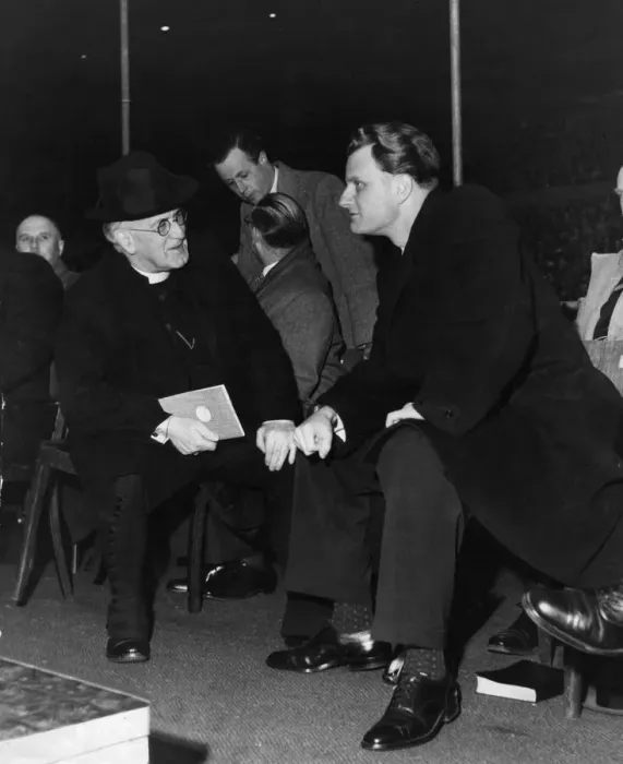 Framed Print : American evangelist Billy Graham visits Dagenham in Essex to give a speech during his