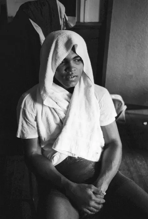 Framed Print : American heavyweight boxer Cassius Clay training ahead of his non-title heavyweight Framed Print : American heavyweight boxer Cassius Clay training ahead of his non-title heavyweight