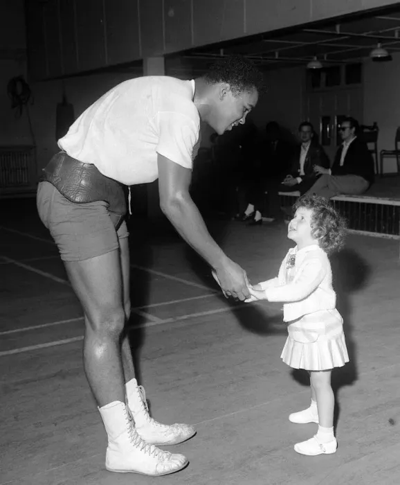 Framed Print : American heavyweight boxer Cassius Clay training ahead of his non-title heavyweight fight