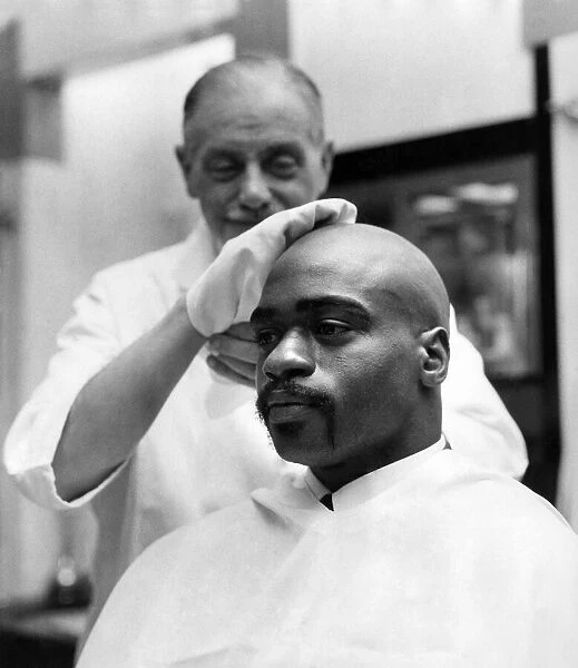 American middleweight boxer Rubin 'Huricane'Carter having his head shaved