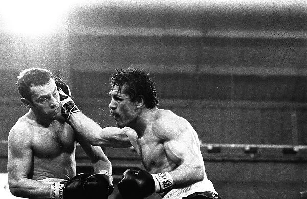 American middleweight boxer Vito Antuofermo in action during the defence of his WBA