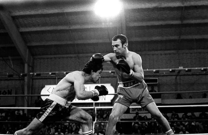 Framed Print : American middleweight boxer Vito Antuofermo in action during the defence of his WBA Framed Print : American middleweight boxer Vito Antuofermo in action during the defence of his WBA