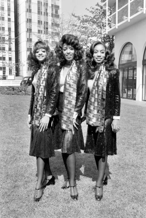 Framed Print : American Pop Group The Three Degrees. April 1975 75-2139-002