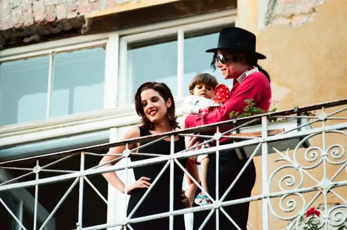 Framed Print : American pop singer Michael Jackson with his new bride Lisa-Marie Presley Framed Print : American pop singer Michael Jackson with his new bride Lisa-Marie Presley