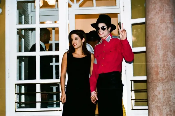 Framed Print : American pop singer Michael jackson with his new bride Lisa-Marie Presley during a visit