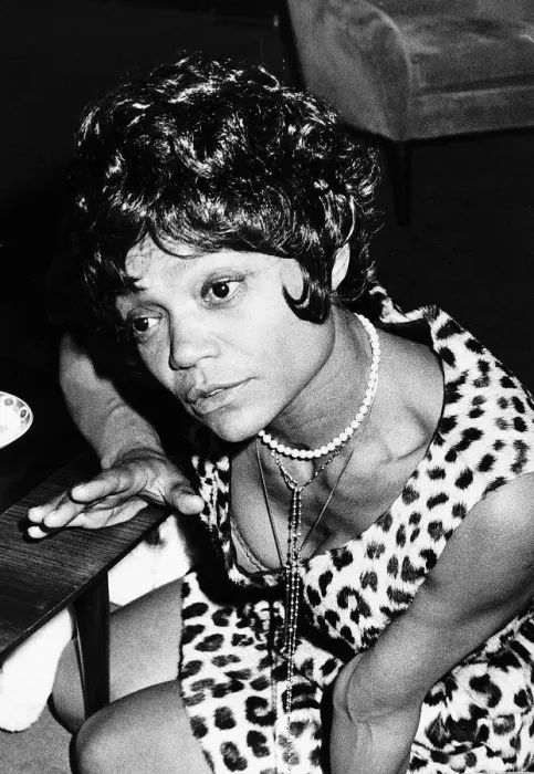 Framed Print : American singer and actress Eartha Kitt at Heathrow Airport as she arrives in the UK to Framed Print : American singer and actress Eartha Kitt at Heathrow Airport as she arrives in the UK to