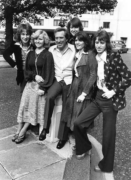 American singer Andy Williams and The New Seekers in London