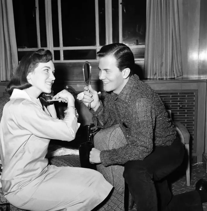 Framed Print : American singer Pat Boone and his wife Shirley pictured a the Dorchester Hotel were they