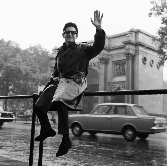 Framed Print : American singer Roy Orbison in London October 1964 where he has signed a TV Framed Print : American singer Roy Orbison in London October 1964 where he has signed a TV