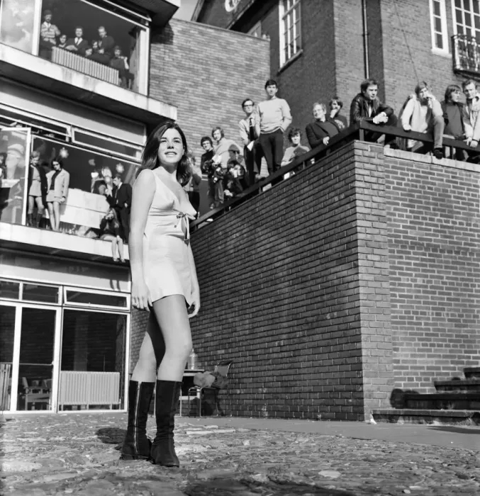 Framed Print : American student Suzanne Giddings in her revealing dress at Sheffield Students Union Framed Print : American student Suzanne Giddings in her revealing dress at Sheffield Students Union