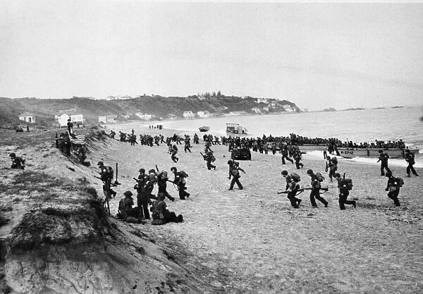 American troops of the 34th Infantry Division landing on the beaches at Surcouf