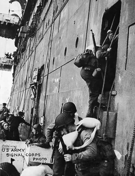 American troops embarking the largest troop ship bound for North Africa
