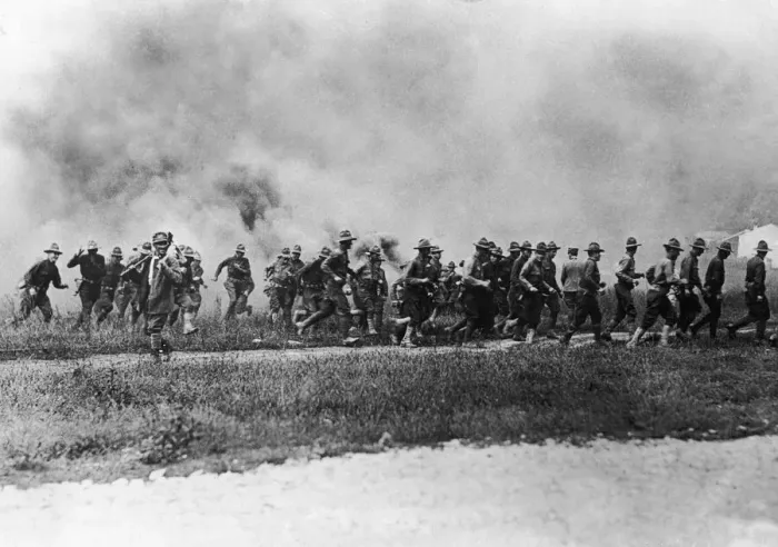 Framed Print : American troops seen here attand machine gun school in Italy running through a smoke Framed Print : American troops seen here attand machine gun school in Italy running through a smoke